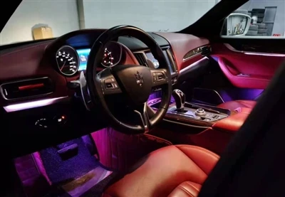 Maserati Levante refits 64-} چراغ های محیط رنگی برای غنی سازی مقدار داخلی.