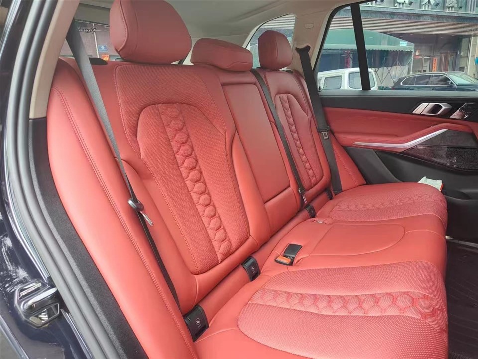 audi with red seats