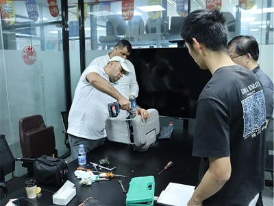 تولید کننده صندلی ماشین Xiamen Kench از بازدید مشتریان خارجی استقبال می کند